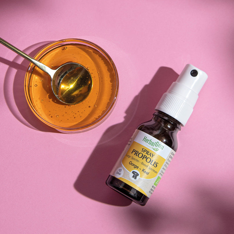 Spray gorge à la propolis, idéal pour apaiser les irritations et protéger les muqueuses de la gorge.